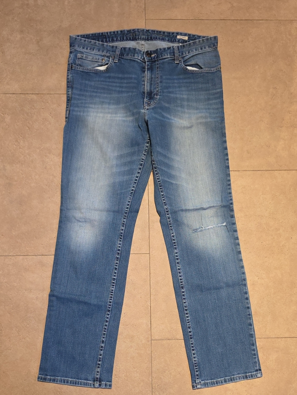 Men's Calvin Klein Blue Washed Slim Straight-Leg Jeans. Size 36x32